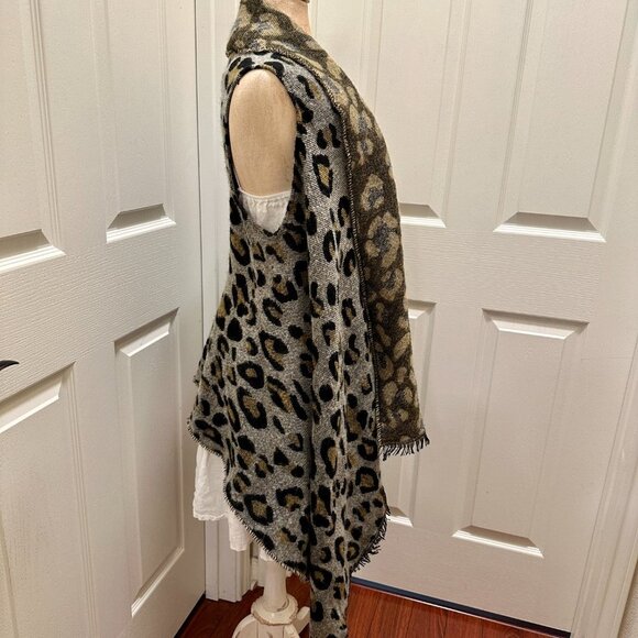 Anna & Ava Women's Soft Shawl Wrap Vest One Size Fits Most Leopard Print Boho - Picture 2 of 13